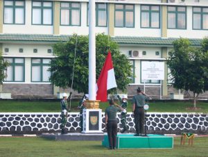 Korem 045/Gaya Laksanakan Upacara Bendera Mingguan