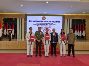 Danrem 045/Gaya Berikan Uang Pembinaan Kepada 3 Atlit PON Taekwondo Kep.Babel