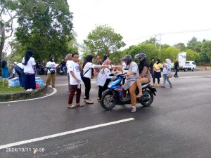 Jumat Berkah Bersama FJB Relawan Molen Hakim Berbagi di Taman Dealova.