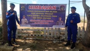 Sat Polairud Polres Bangka Barat Pasang Spanduk Himbauan Terhadap Cuaca Ekstrim