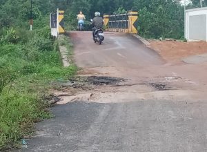 Proyek Jalan Hilarius Baru 3 Tahun Di Bangun Sudah Hancur, Terkesan Buang Uang Rakyat